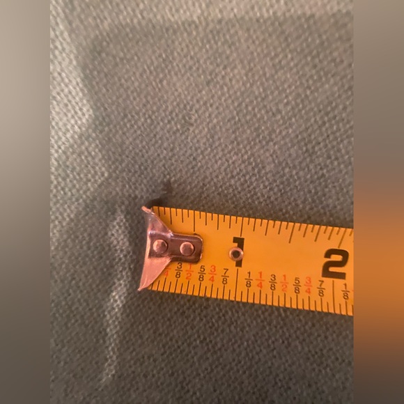 Halogen Nordstrom’s cashmere two toned beauty* does have two small holes - Picture 6 of 7